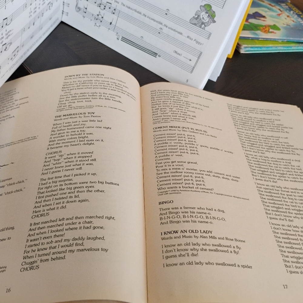 Readers Digest Children's Songbook - Picture 3 of 3